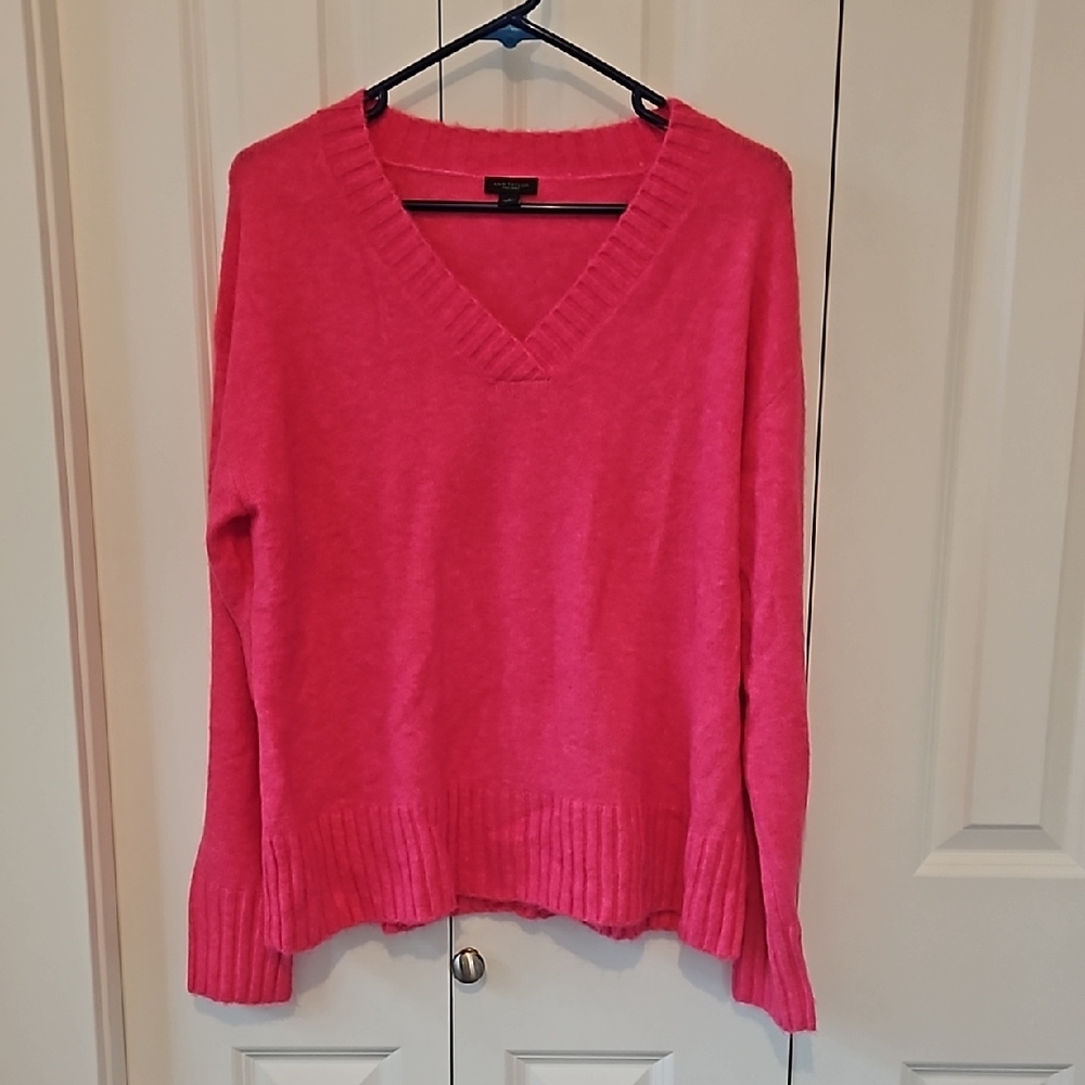 Women's V-Neck Sweater - Pink